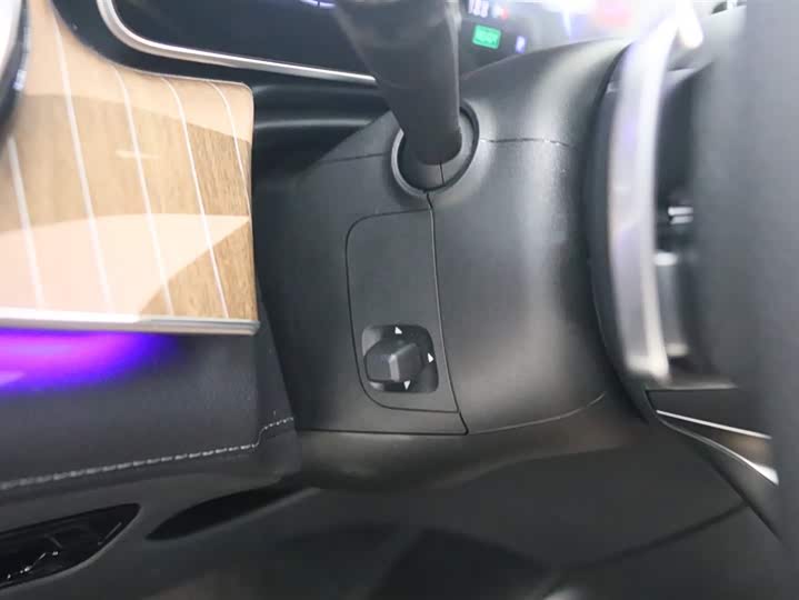 Фото 10 - Mercedes-Benz EQE SUV