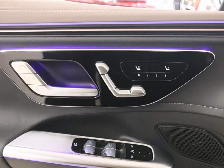 Фото 13 - Mercedes-Benz EQE SUV