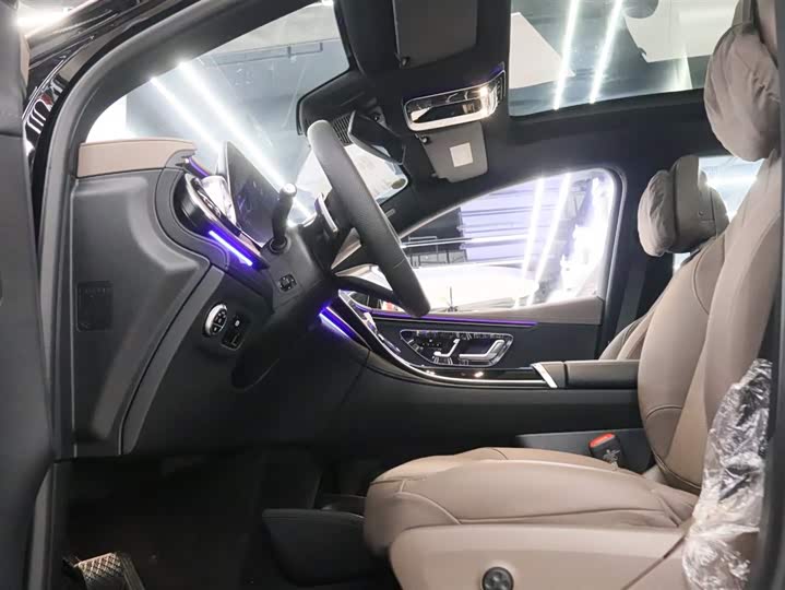 Фото 14 - Mercedes-Benz EQE SUV