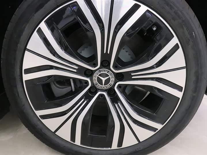 Фото 19 - Mercedes-Benz EQE SUV