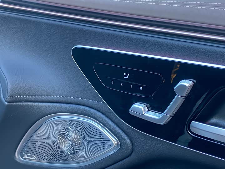 Фото 11 - Mercedes-Benz EQS