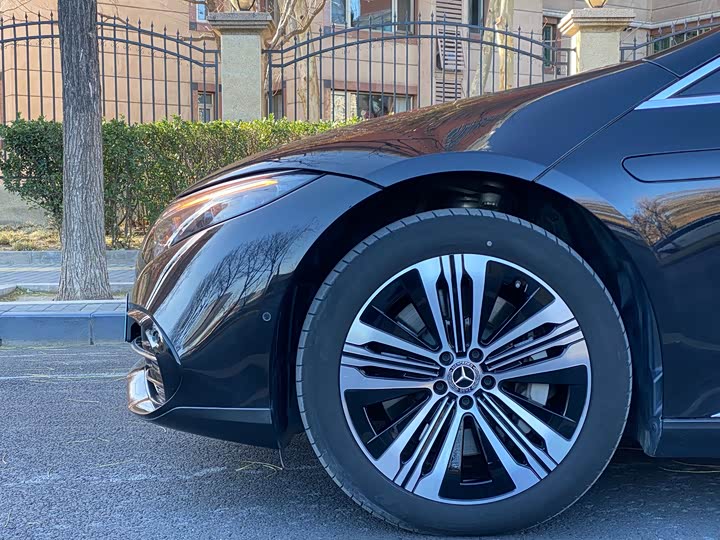 Фото 13 - Mercedes-Benz EQS