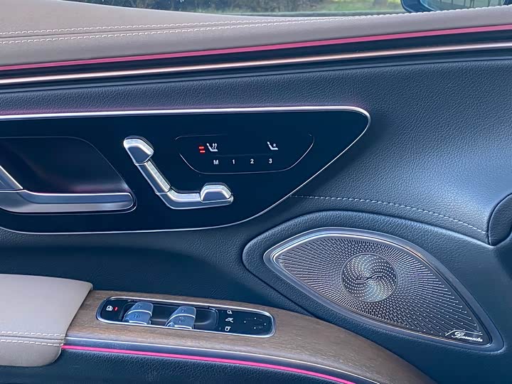 Фото 17 - Mercedes-Benz EQS