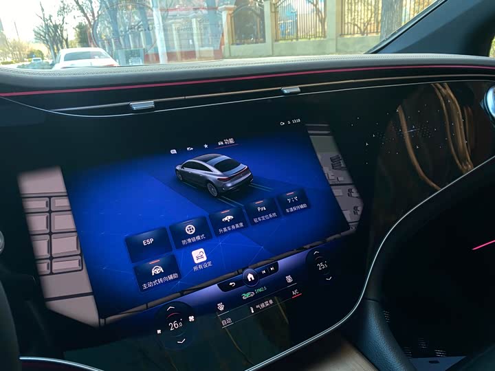 Фото 21 - Mercedes-Benz EQS