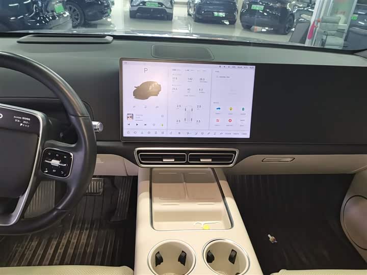 Фото 13 - LiXiang L6