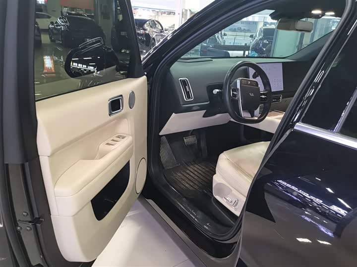 Фото 16 - LiXiang L6