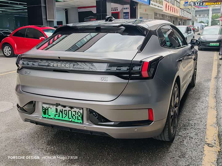 Фото 13 - Zeekr 001