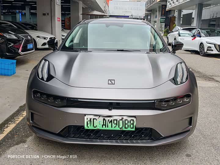 Фото 2 - Zeekr 001