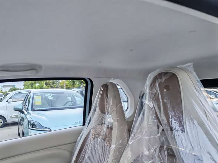 Фото 8 - Bestune Pony