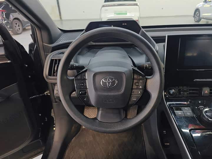 Фото 11 - Toyota bZ4X