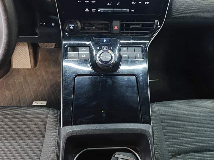 Фото 14 - Toyota bZ4X