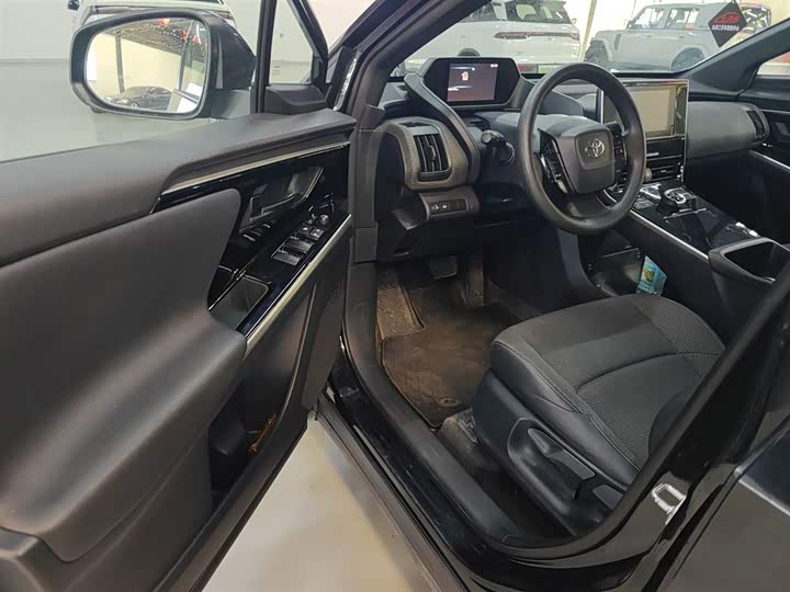 Фото 16 - Toyota bZ4X