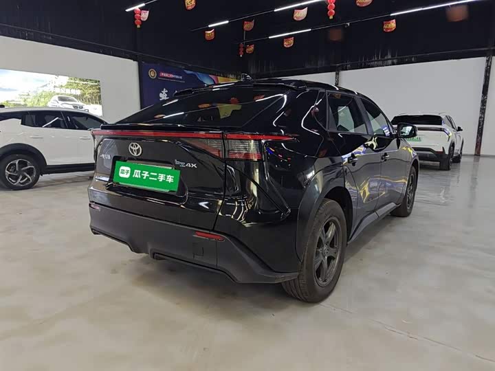 Фото 7 - Toyota bZ4X