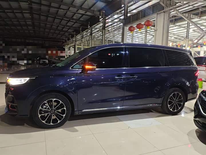 Фото 5 - Roewe iMax 8