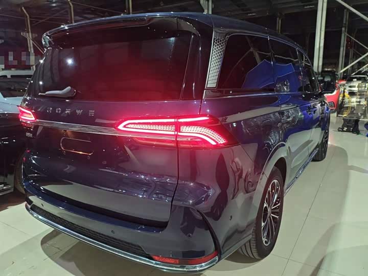 Фото 7 - Roewe iMax 8