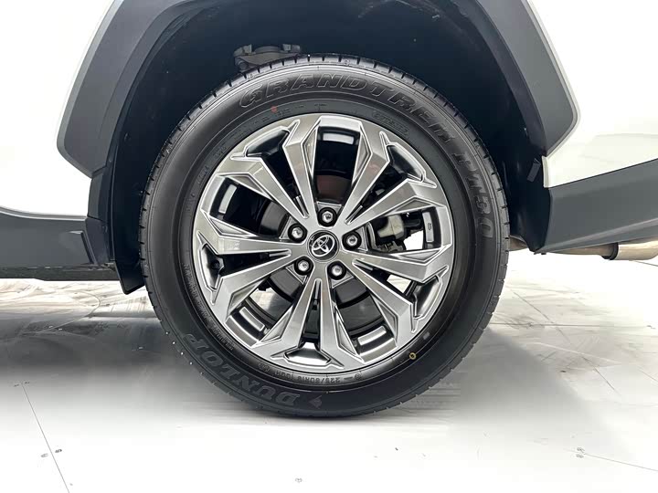 Фото 15 - Toyota RAV4