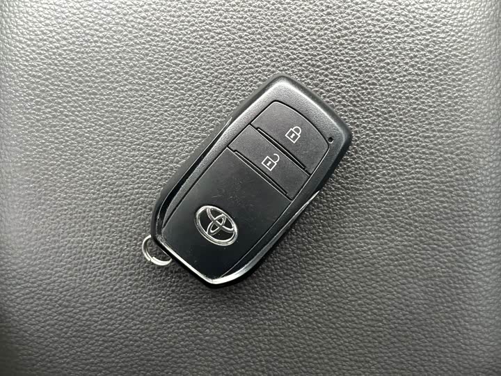 Фото 18 - Toyota RAV4