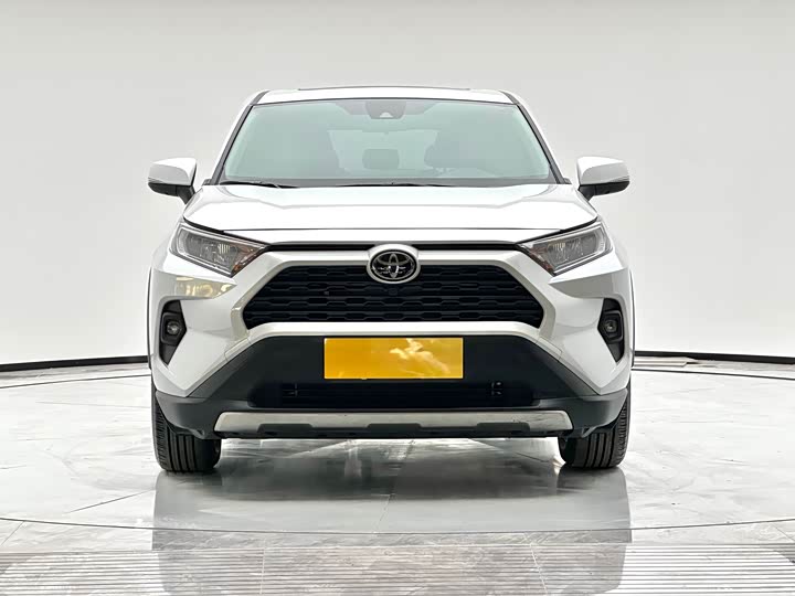 Фото 2 - Toyota RAV4