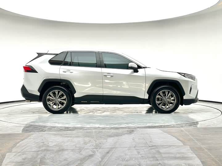 Фото 4 - Toyota RAV4