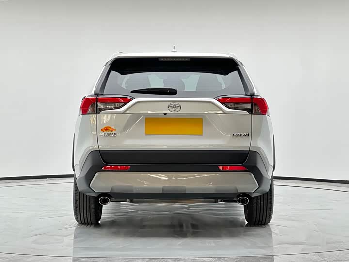 Фото 6 - Toyota RAV4