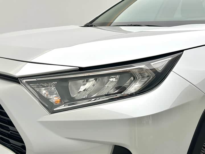 Фото 9 - Toyota RAV4