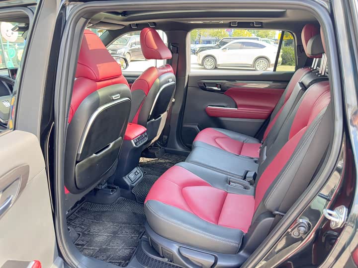 Фото 13 - Toyota Crown Kluger