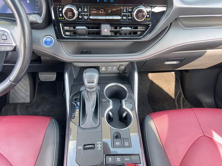 Фото 22 - Toyota Crown Kluger