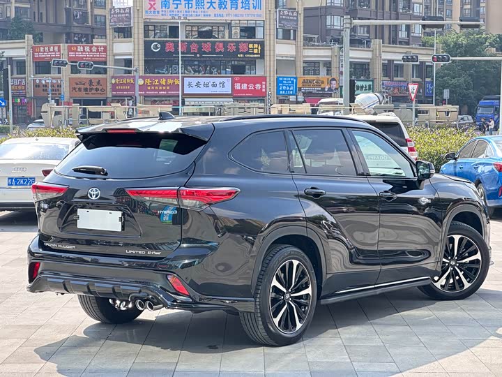 Фото 4 - Toyota Crown Kluger