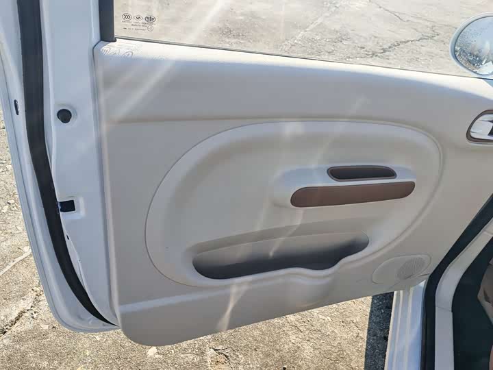 Фото 10 - Bestune Pony