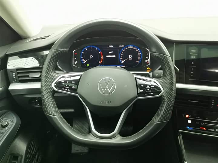 Фото 11 - Volkswagen Passat