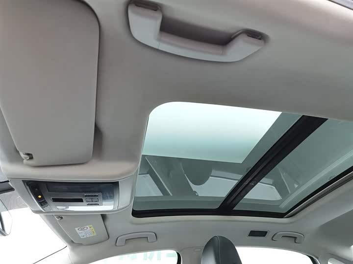 Фото 14 - Volkswagen Passat