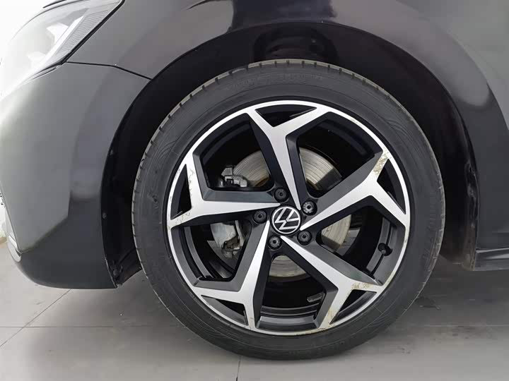 Фото 17 - Volkswagen Passat