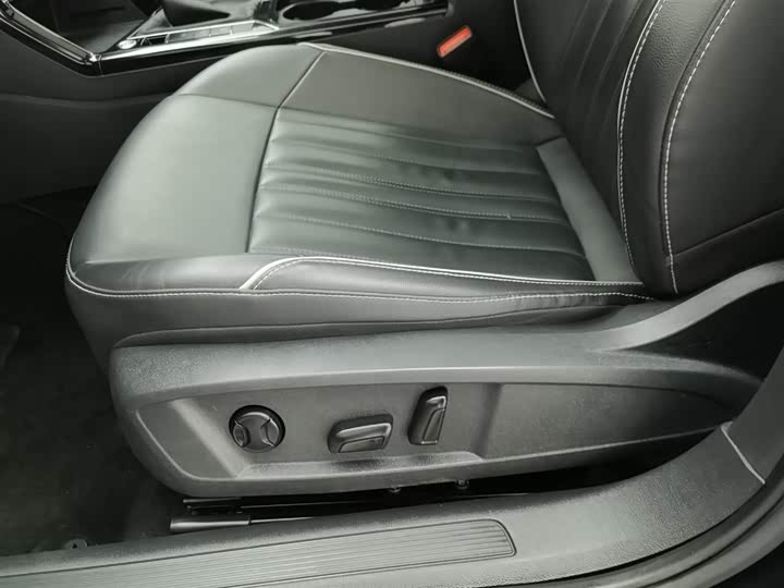 Фото 20 - Volkswagen Passat