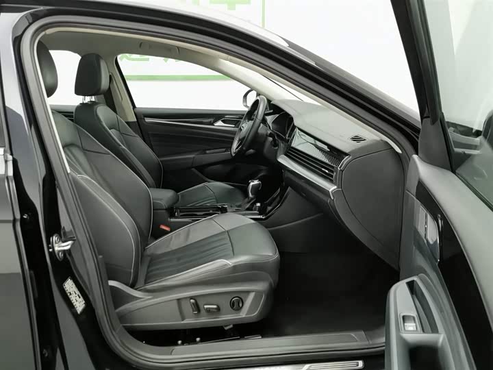 Фото 23 - Volkswagen Passat