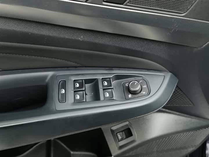 Фото 9 - Volkswagen Passat