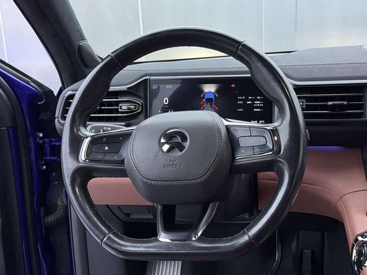 Фото 15 - Nio EC6