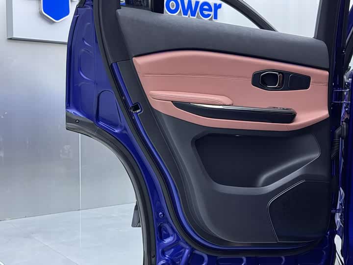 Фото 24 - Nio EC6