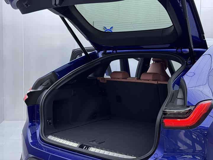 Фото 29 - Nio EC6