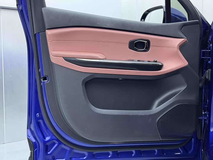 Фото 9 - Nio EC6