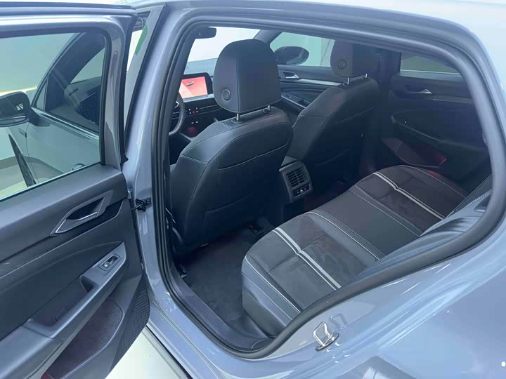 Фото 10 - Volkswagen Golf