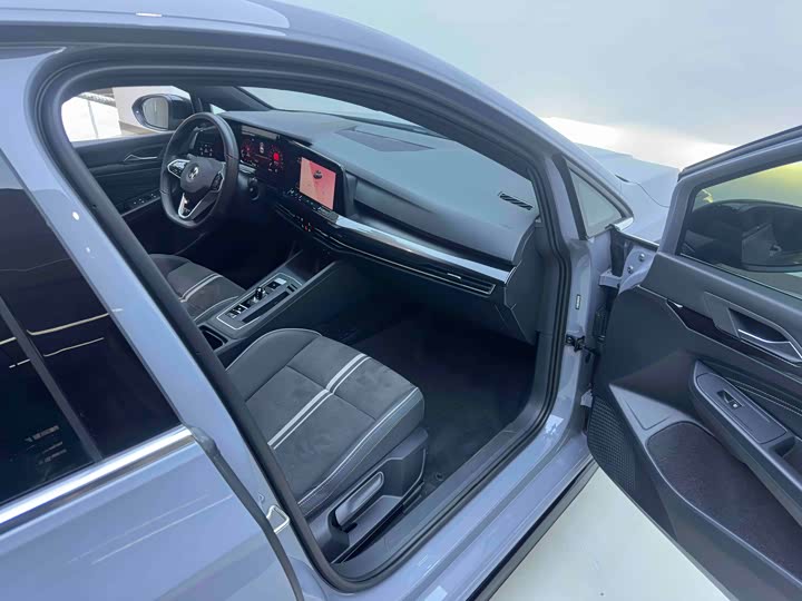 Фото 11 - Volkswagen Golf