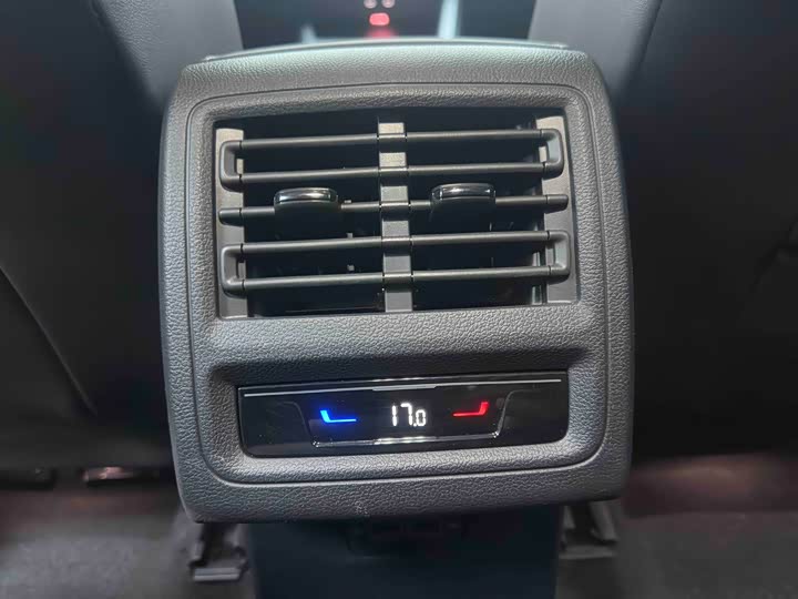 Фото 18 - Volkswagen Golf