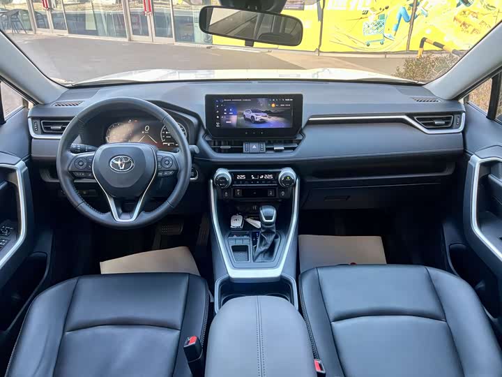 Фото 11 - Toyota RAV4