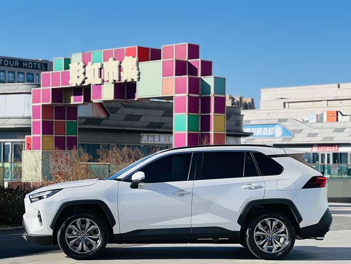 Фото 3 - Toyota RAV4