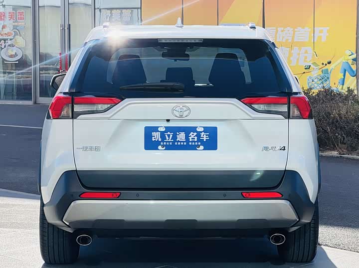 Фото 5 - Toyota RAV4