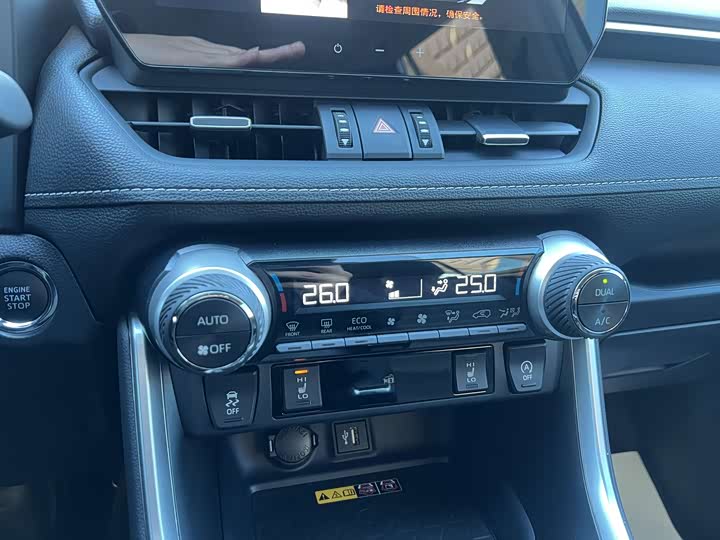 Фото 9 - Toyota RAV4