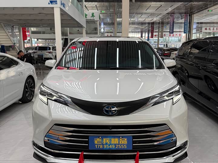 Фото 1 - Toyota Sienna