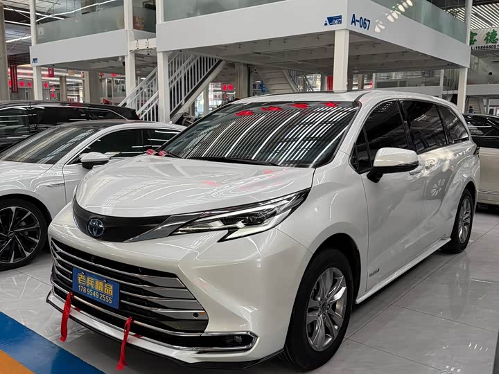 Фото 2 - Toyota Sienna