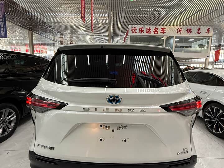 Фото 6 - Toyota Sienna