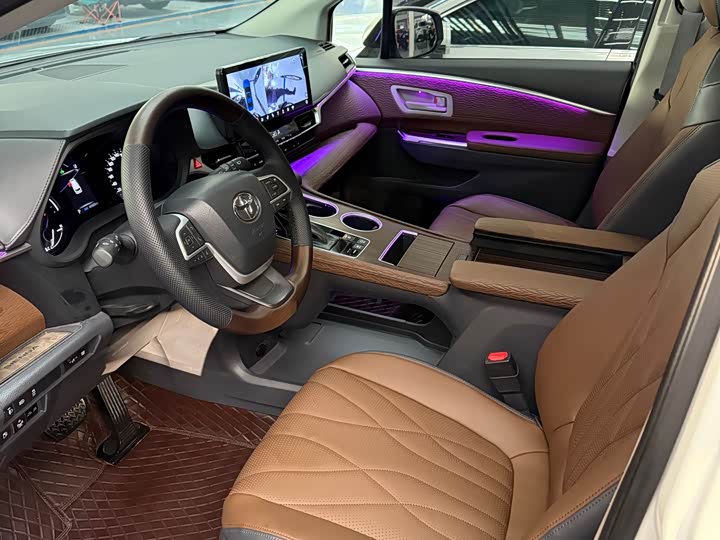 Фото 8 - Toyota Sienna